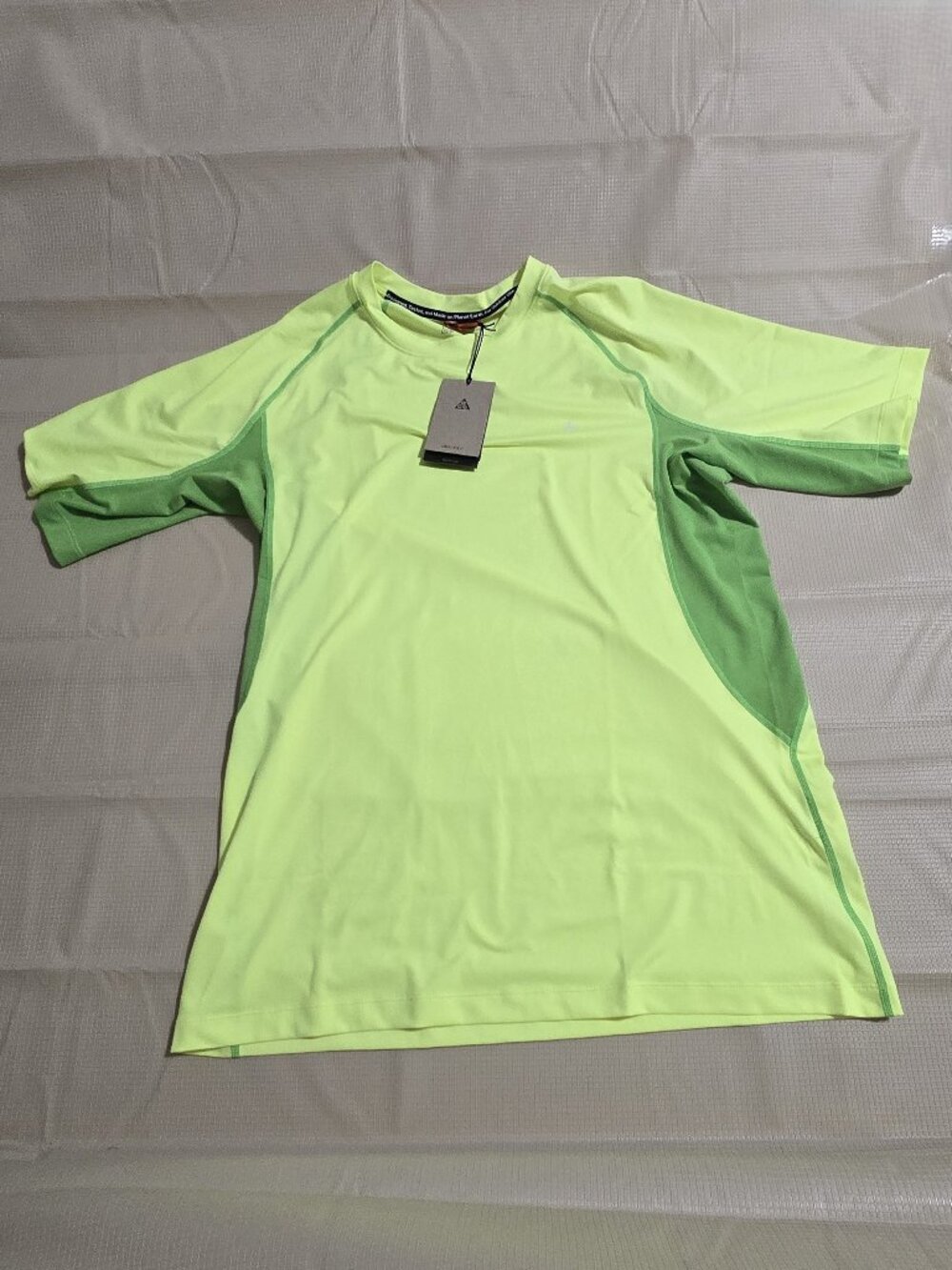 Nike ACG 'Wildsee' Men's M Dri-FIT Short-Sleeve Base Layer IO1452-737 Volt NWT